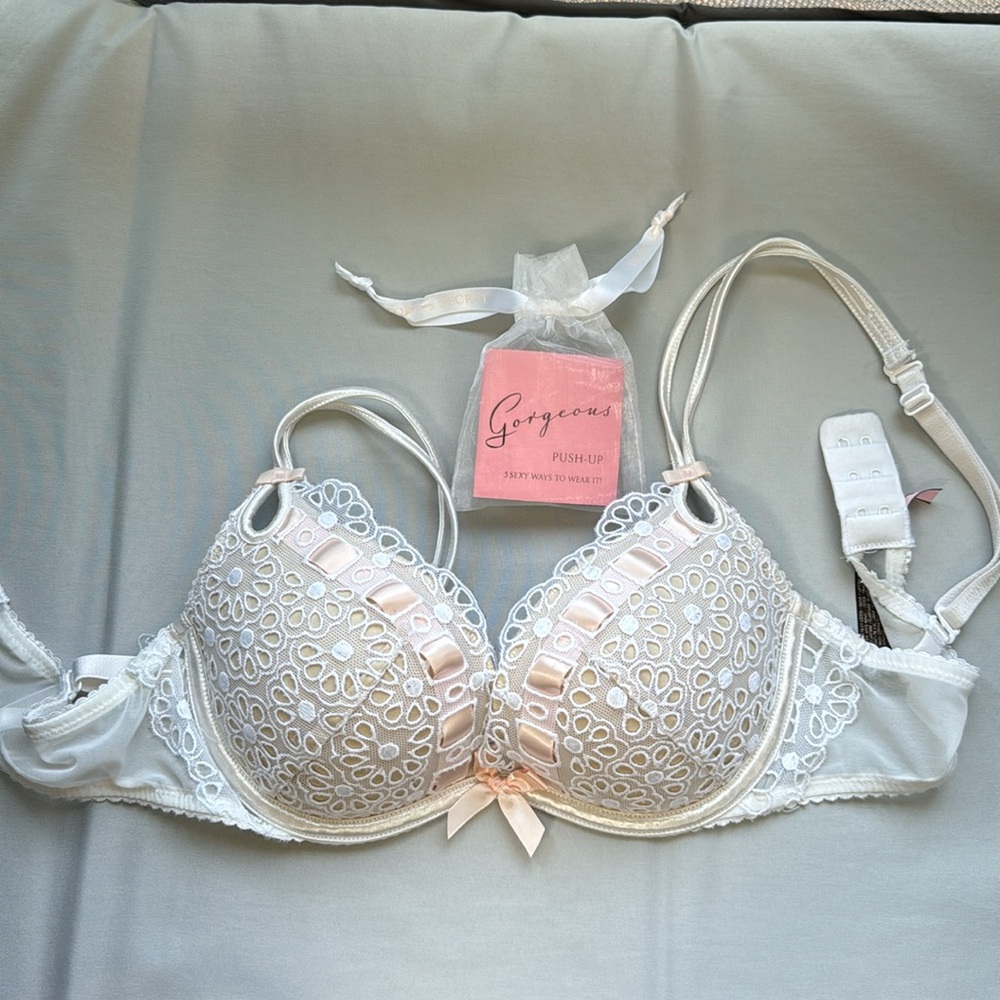 Victoria’s Secret push up bra